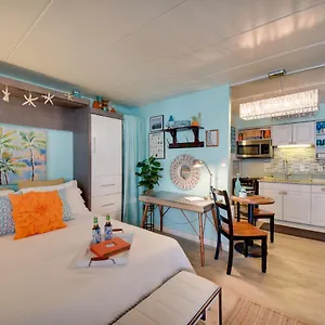 updated-virginia-beach-studio-steps-to-the-ocean.hotels-in-virginia-beach.com/